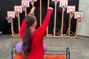 一镜到底！投篮大战你们能赢这位女球迷吗？